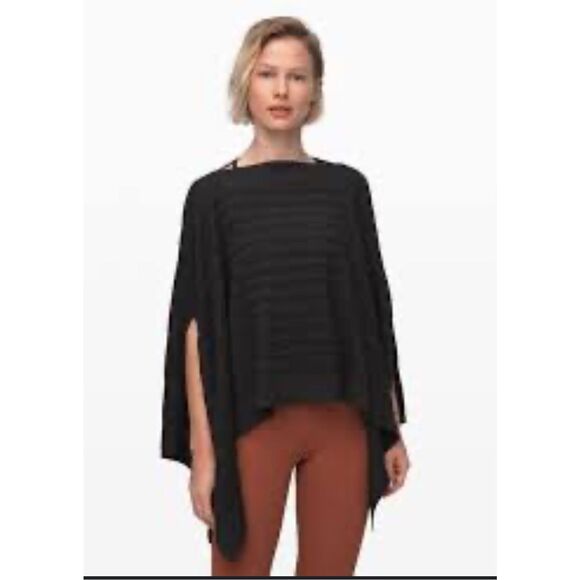 Lululemon Forward Flow Poncho in Heathered Black OS - Picture 3 of 8